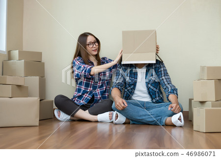 Happy couple with cardboard boxes on their heads  46986071