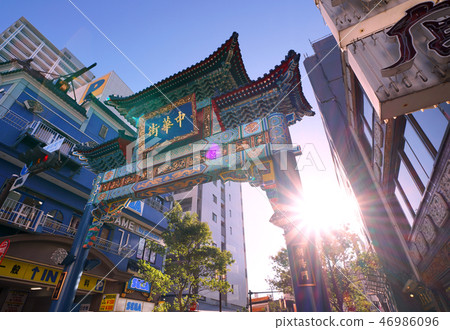 日本的橫濱城市景觀俯瞰陽光和橫濱唐人街（Shoyo Gate） 46986096