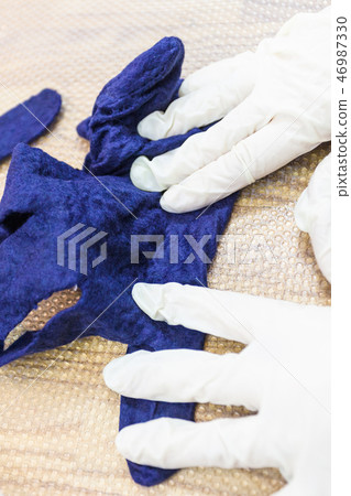 craftsman condensing the felted glove on mat craftsman condensing the felted glove on mat 46987330