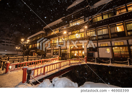 «Yamagata Prefecture Ginzan Hot Spring» A night view of the snow dancing Ginzan hot spring «Yamagata Prefecture Ginzan Hot Spring» A night view of the snow dancing Ginzan hot spring 46988399