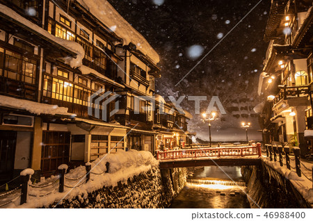 «Yamagata Prefecture Ginzan Hot Spring» A night view of the snow dancing Ginzan hot spring «Yamagata Prefecture Ginzan Hot Spring» A night view of the snow dancing Ginzan hot spring 46988400
