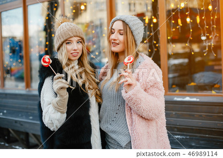 girls in winter girls in winter 46989114