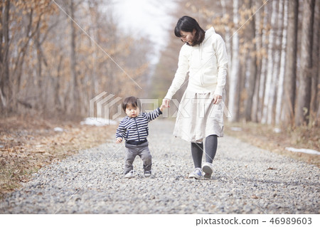 Winter walk 46989603