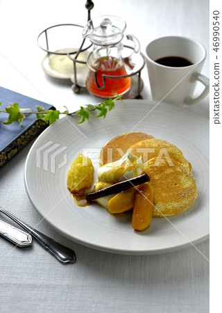 煎餅（熱蛋糕）和焦糖蘋果/煎餅 46990540