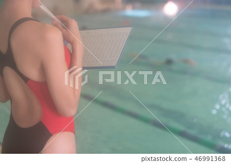 水池 女生 女孩 46991368