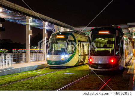 高雄輕軌、愛河橋、鼓山Asia Taiwan Kaohsiung City traffic 46992935
