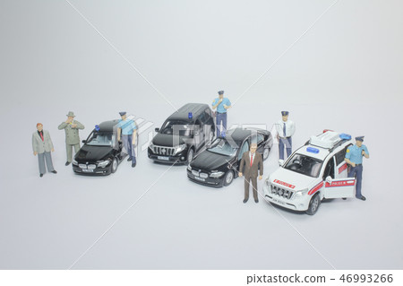 a scale car POLICE FORCE VIP Protection Unit 46993266