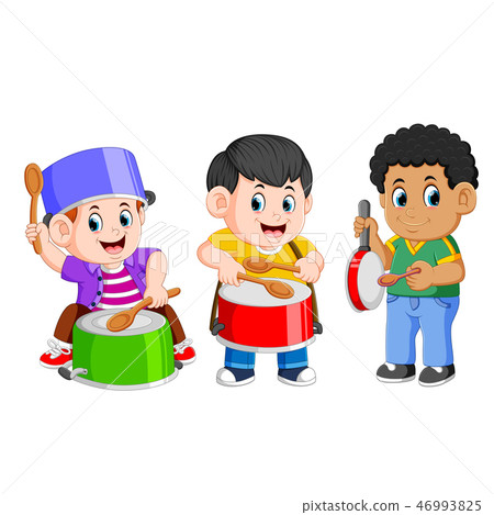 the children playing with the kitchen tools the children playing with the kitchen tools 46993825