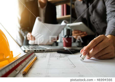 Creative architect projecting Creative architect projecting 46994566