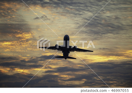 airplane  46997055