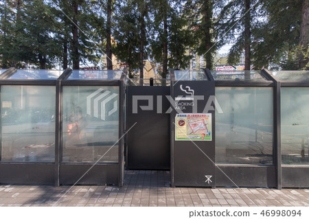 Smoking area  46998094