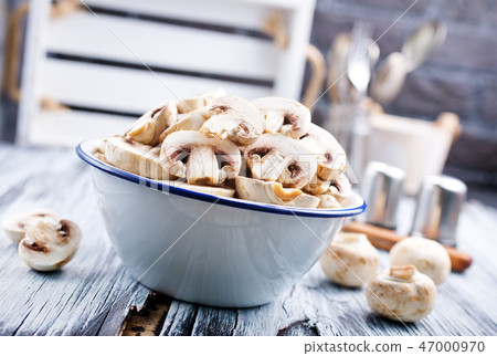 mushrooms mushrooms 47000970