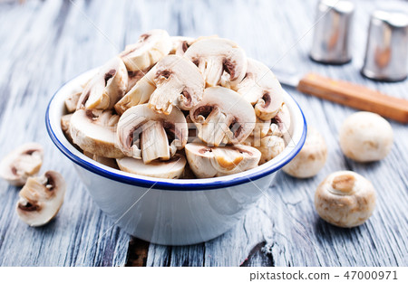 mushrooms mushrooms 47000971