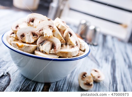 mushrooms mushrooms 47000973