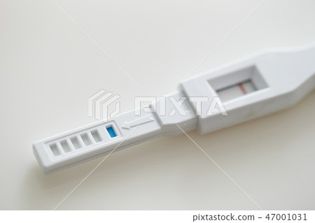 Pregnancy test white background 47001031
