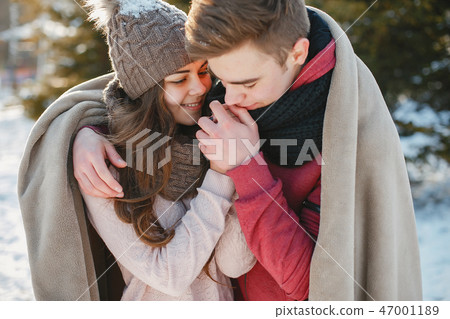 Young couple 47001189