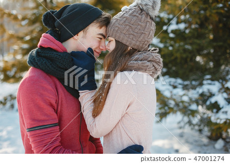 Young couple 47001274