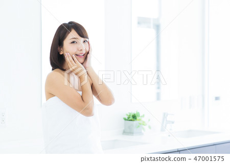 Woman toilet beauty beauty skin care lifestyle Woman toilet beauty beauty skin care lifestyle 47001575