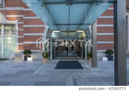 The morning of Marunouchi 47003773