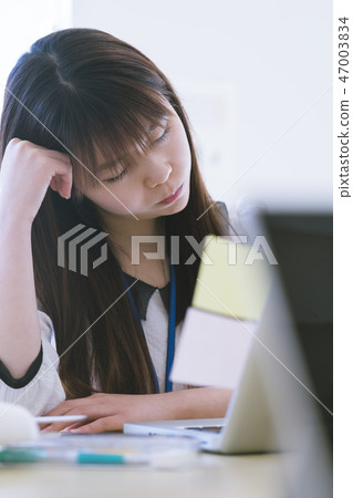 擔心的OL形象 47003834