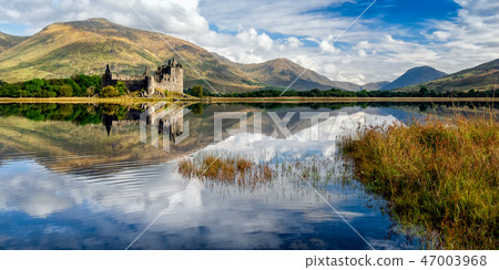 Kilchurn Castle Ruins on Loch Awe, Scotland 47003968