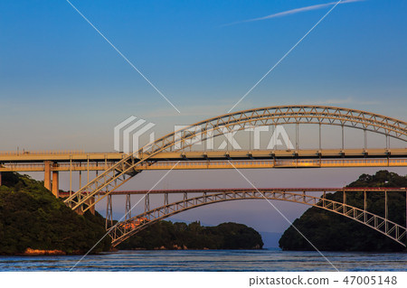 西海大橋和新世界大橋的日落[長崎縣西海市佐世保市] 47005148