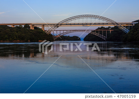 西海大橋和新世界大橋的日落[長崎縣西海市佐世保市] 47005159