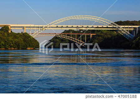 Sunset on the Saikai Bridge and the Shinseikai Bridge [Sasebo City, Saikai City, Nagasaki Prefecture] 47005188