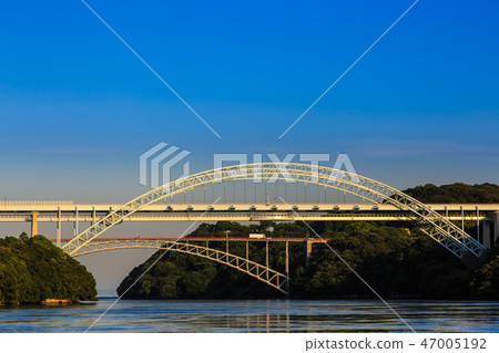 Sunset on the Saikai Bridge and the Shinseikai Bridge [Sasebo City, Saikai City, Nagasaki Prefecture] 47005192