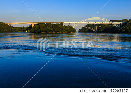 Sunset on the Saikai Bridge and the Shinseikai Bridge [Sasebo City, Saikai City, Nagasaki Prefecture] 47005197