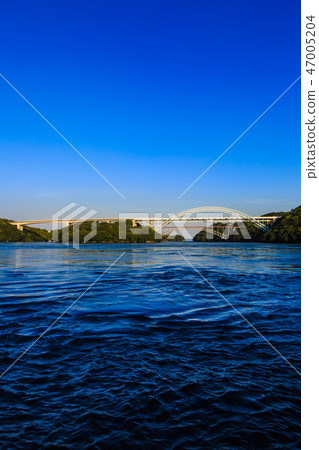 Sunset on the Saikai Bridge and the Shinseikai Bridge [Sasebo City, Saikai City, Nagasaki Prefecture] 47005204