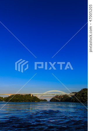 Sunset on the Saikai Bridge and the Shinseikai Bridge [Sasebo City, Saikai City, Nagasaki Prefecture] 47005205