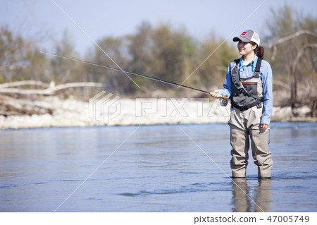 一個女人釣魚 47005749