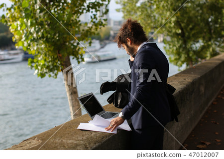 businessman discussing new project by smartphone and wor 47012007