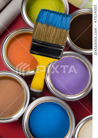 Can with paint and paintbrush, red background 47014005