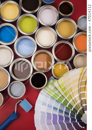 Brush, Paint cans palette, red background 47014112