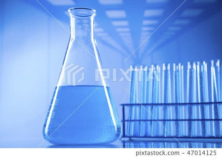 Scientific glassware for chemical experiment Scientific glassware for chemical experiment 47014125