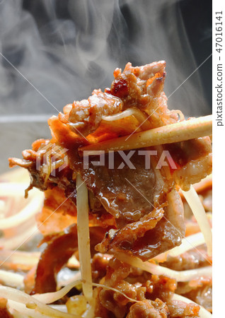 Cooking scene of grilled meat 47016141