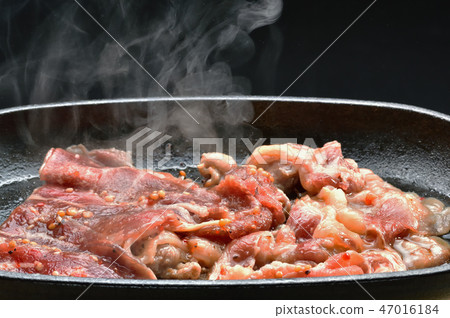 烤肉的烹飪場景 47016184