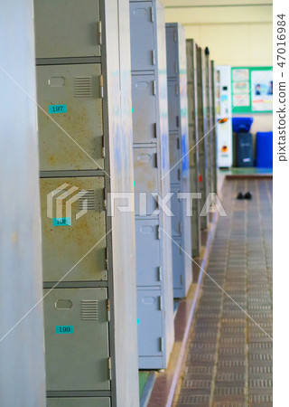 學校geta箱子風景 47016984