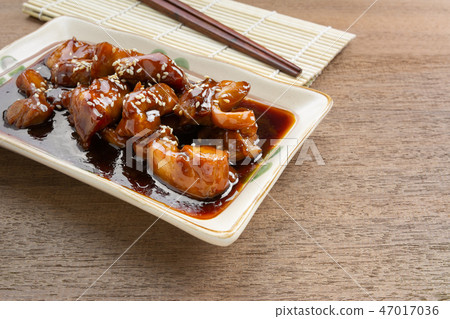 chicken with teriyaki sauce in a ceramic plate 47017036