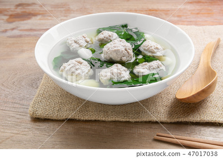 pork ball clear soup with ivy gourd 47017038