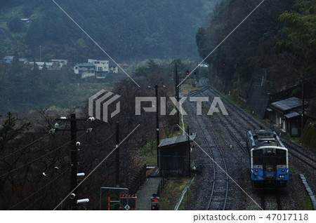Dojo Line ordinary train (Kiha 54) that departs from Daihokan Station 47017118