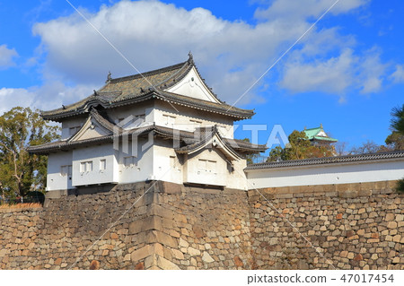 [Osaka Prefecture] Osaka Castle Sennuki Tower under sunny weather 47017454