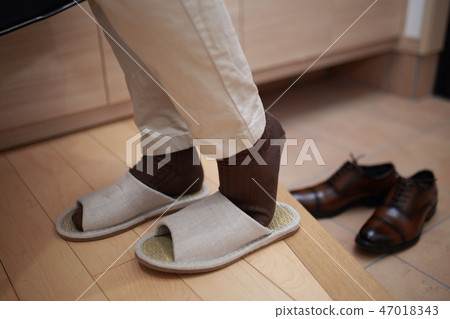 出勤（正門大廳商務休閒工作返回家庭出勤通勤外出無臉複製空間首頁） 47018343