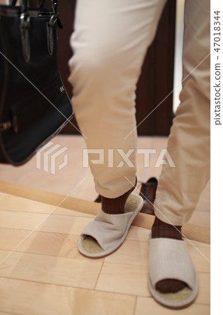 出勤（正門大廳商務休閒工作返回家庭出勤通勤外出無臉複製空間首頁） 47018344