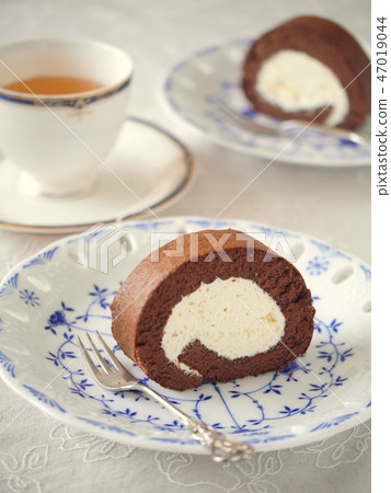 可可卷蛋糕的茶時間（垂直位置） 47019044