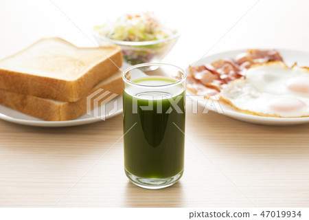 Breakfast and vegetable juice Breakfast and vegetable juice 47019934