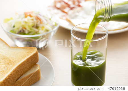 Breakfast and vegetable juice Breakfast and vegetable juice 47019936