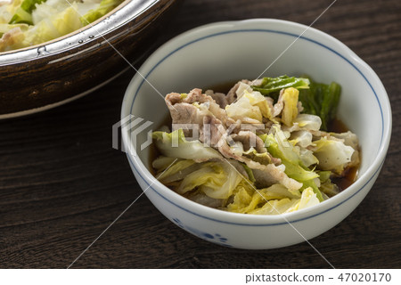 Layered pot of Chinese cabbage and pork roses 47020170